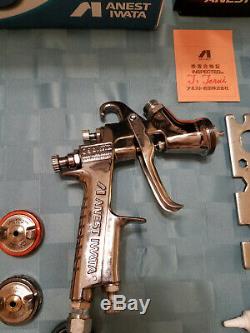 Anest Iwata LPH-400-LV4 spray gun kit with LVX tip and air regulator