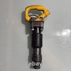 Atlas Copco TEX 319 Pneumatic Chipping Hammer. 680-in Round Durable Constructi