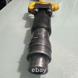 Atlas Copco TEX 319 Pneumatic Chipping Hammer. 680-in Round Durable Constructi