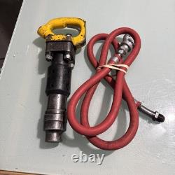 Atlas Copco TEX 319 Pneumatic Chipping Hammer. 680-in Round Durable Constructi