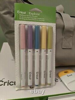 CRICUT EXPLORE AIR MACHINE IN ORIGINAL BOX WIRELESS with tools and accessories