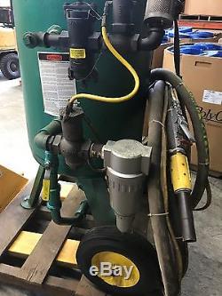 Clemco Industrtial sandblaster 2452 6.0 CF