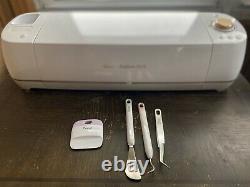 Cricut explore air 2 PLUS many accessories