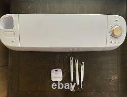 Cricut explore air 2 PLUS many accessories