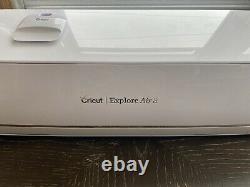 Cricut explore air 2 PLUS many accessories