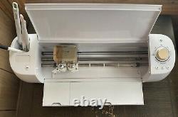 Cricut explore air 2 PLUS many accessories