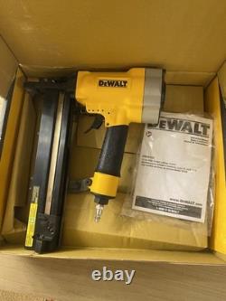 DeWalt DW451S2 16 GA Wide Crown Lathing stapler-Pneumatic Air Tool DeWalt DW451S2 16 GA Wide Crown Lathing stapler-Pneumatic Air Tool