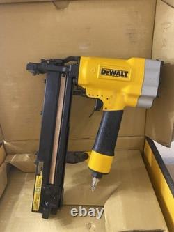 DeWalt DW451S2 16 GA Wide Crown Lathing stapler-Pneumatic Air Tool DeWalt DW451S2 16 GA Wide Crown Lathing stapler-Pneumatic Air Tool
