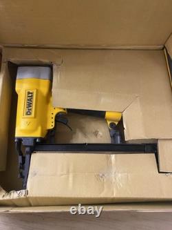 DeWalt DW451S2 16 GA Wide Crown Lathing stapler-Pneumatic Air Tool DeWalt DW451S2 16 GA Wide Crown Lathing stapler-Pneumatic Air Tool