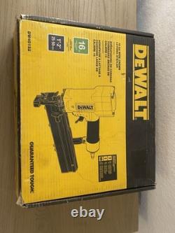 DeWalt DW451S2 16 GA Wide Crown Lathing stapler-Pneumatic Air Tool DeWalt DW451S2 16 GA Wide Crown Lathing stapler-Pneumatic Air Tool