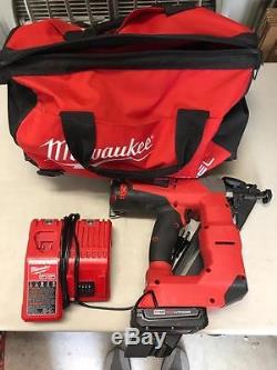 Milwaukee M18 FUEL Brushless Cordless 15-Gauge Angled Finish Nailer 2743-20