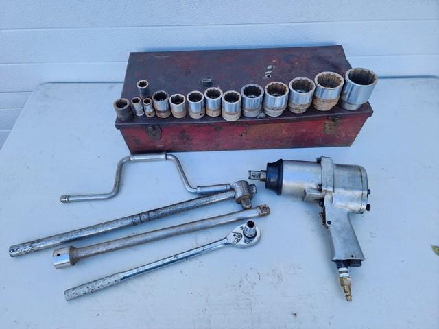 Milwaukee Pneumatic Impact Wrench 3/4 Dr With Bonney 3/4, 1/2 Dr. Sae Sockets
