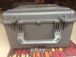 Peli Case Rolling Hard Case 720 x 850 x 450 Wheels Air Vent Pickup Tool Box