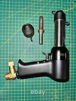Slightly Used Working Pneumatic Air Rivet Gun, 4x, 2 springs, And 1/8 Hammer Bit
