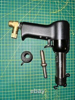 Slightly Used Working Pneumatic Air Rivet Gun, 4x, 2 springs, And 1/8 Hammer Bit