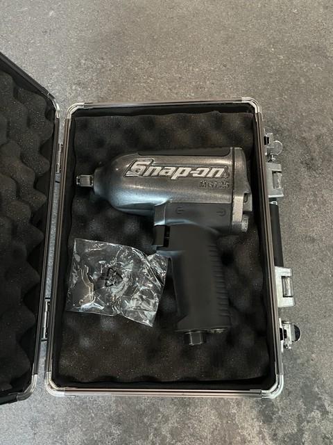 Snap On Mg725 Heavy Duty Air Impact, 1/2 Drive Limited Edition Black With Case