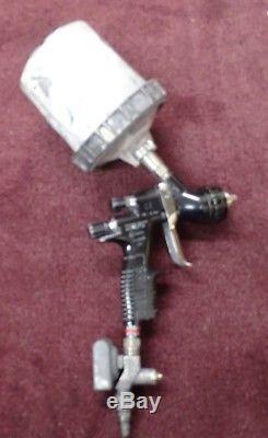 Tekna Prolite DeVilbiss Spray Gun With Digital Press Gauge and Paint Cup