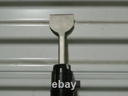 UNIVERSAL TOOL Pneumatic Scaling Hammer 4,600 BPM 1-1/8 Long Stroke UT8630