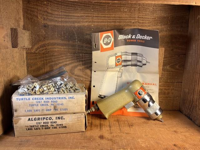 Working Black And Decker #828 Tire Stud Gun With Approx 2,000 Studs